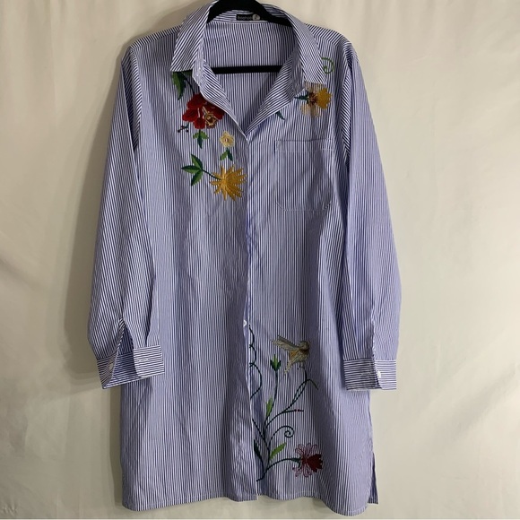 Boohoo Dresses & Skirts - Boohoo Embroidered Detail Striped Shirt Button Down Dress, size 10